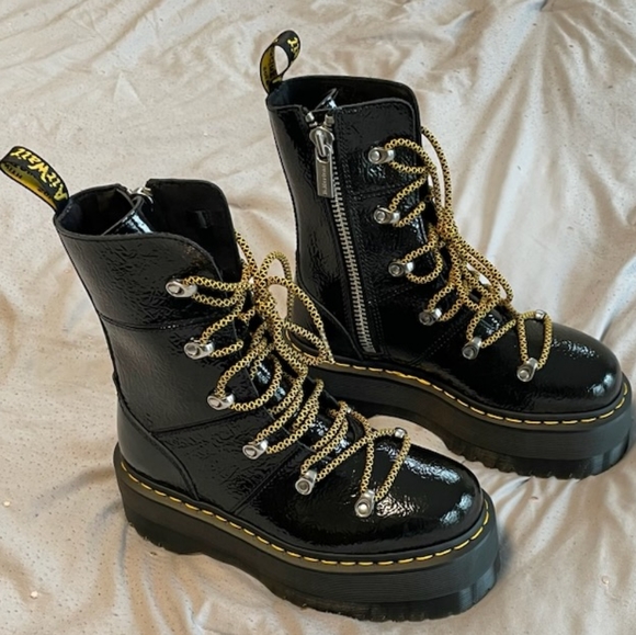 Dr. Martens GHILANA MAX DISTRESSED PATENT LEATHER PLATFORM BOOTS women size 7 - Picture 7 of 9